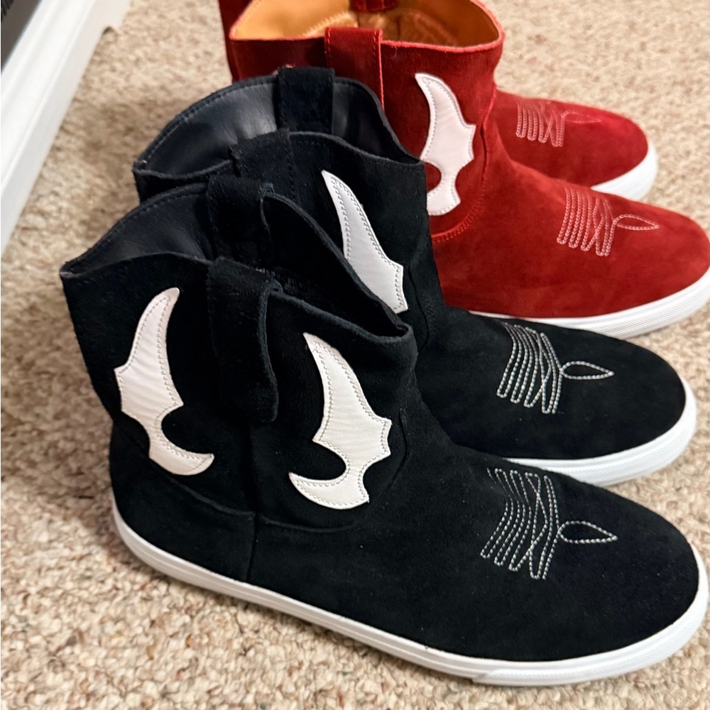 dingo Black Suede High-Top Boots with White Flame Accent
